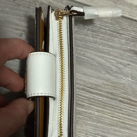 Coach Ivory Leather Wallet with Gold Accents NWOT - Picture 8 of 8